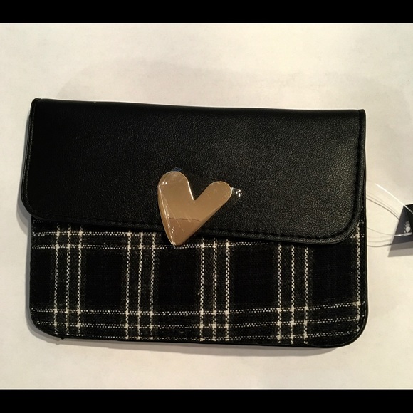 Mini Black crossbody bag with heart magnetic clasp - Picture 1 of 3